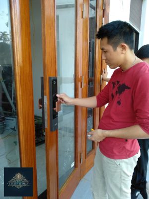 Khách hàng ở Hưng Yên lắp 2 mẫu khóa điện tử – Đảm bảo an ninh